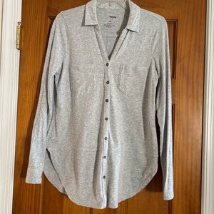 Woman’s light gray soft knit M shirt